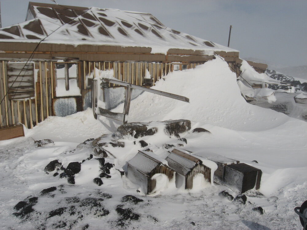 2010-11 Snow build-up around Shackleton's 'Nimrod' hut, Cape Royds (002)