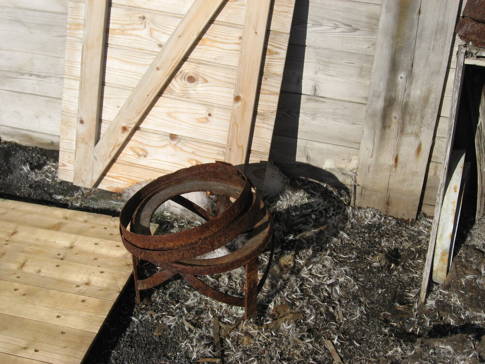 2010-11 Barrel hoops outside Shackleton's 'Nimrod' hut, Cape Royds (001)