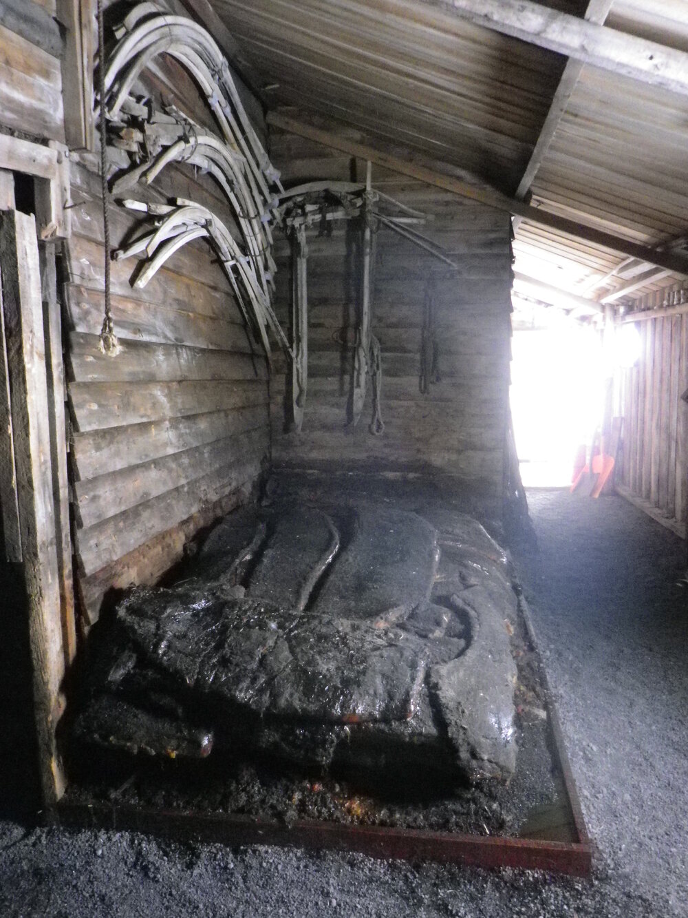 2014 Scott's 'Terra Nova' hut interior, seal blubber cache, Annex (002)