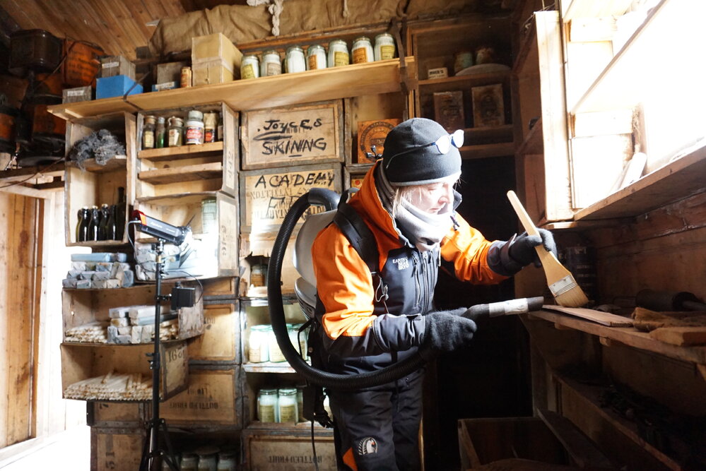 2021-22 Shackleton's 'Nimrod' hut, interior brush and vacuum, AHT's Nicola Stewart (004)