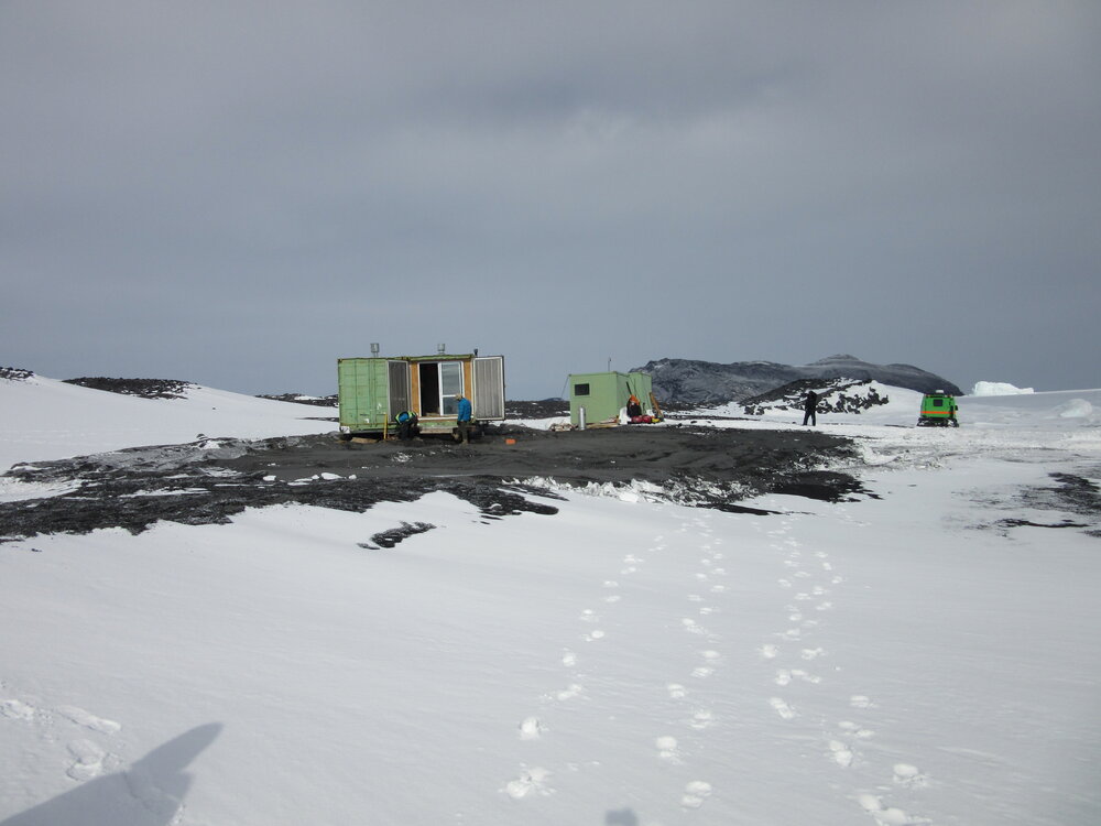2015-16 Setting up camp at Cape Royds