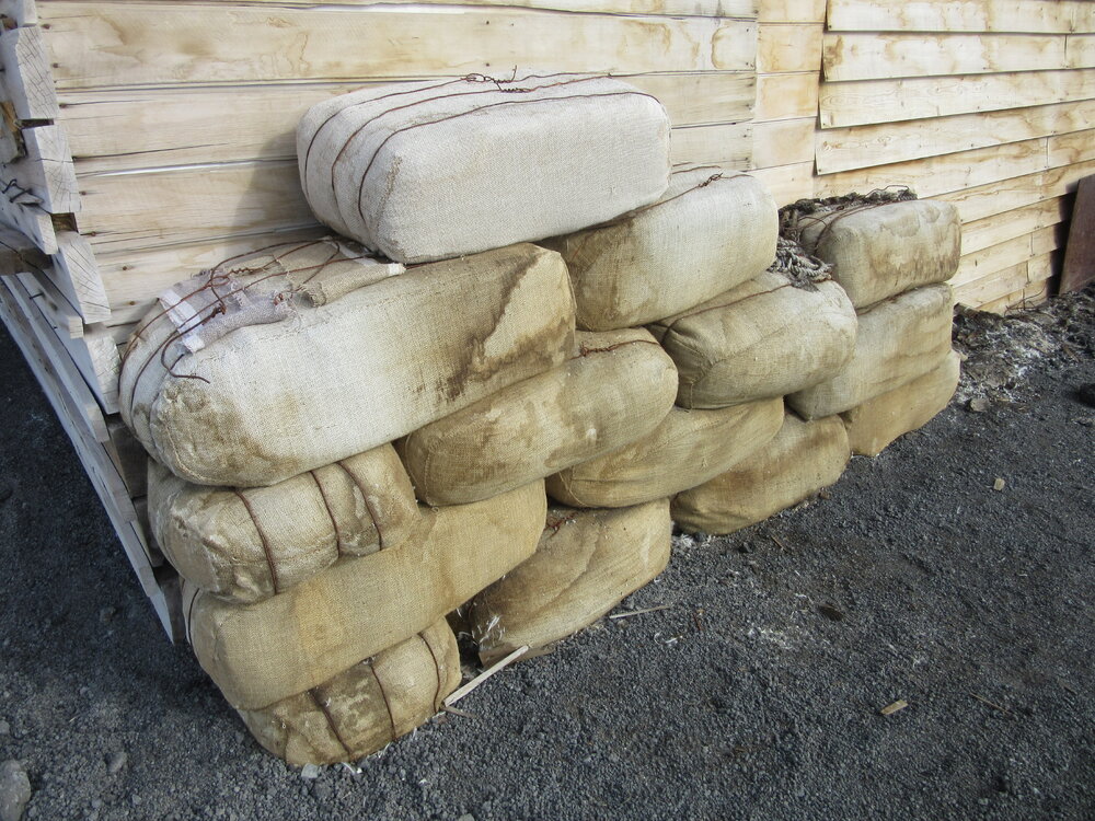 2015-16 Fodder bales, Scott's 'Terra Nova' hut (002)