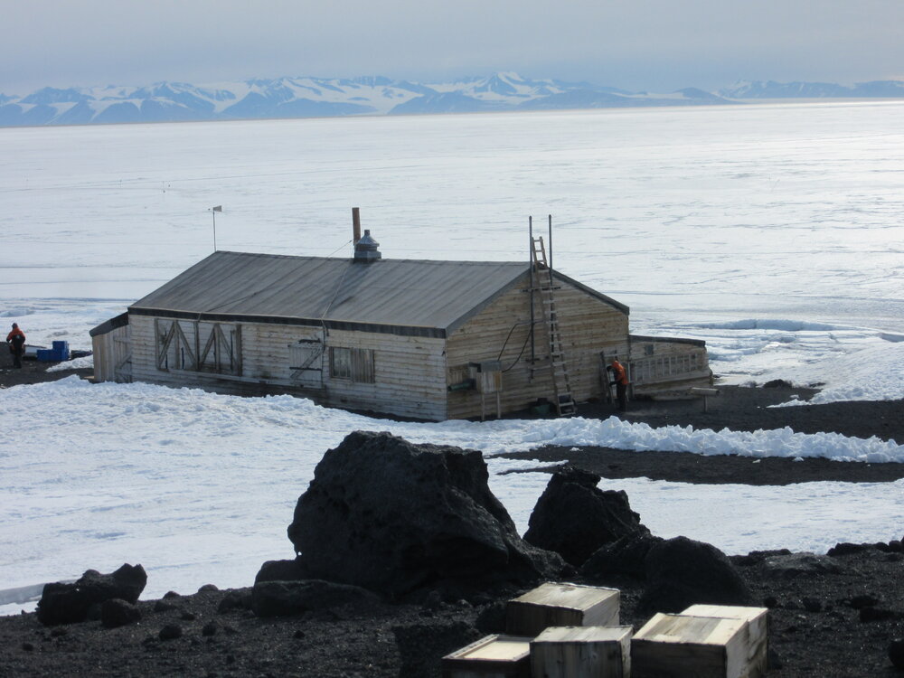 2015-16 Scott's 'Terra Nova' hut and southern stores cache (001)