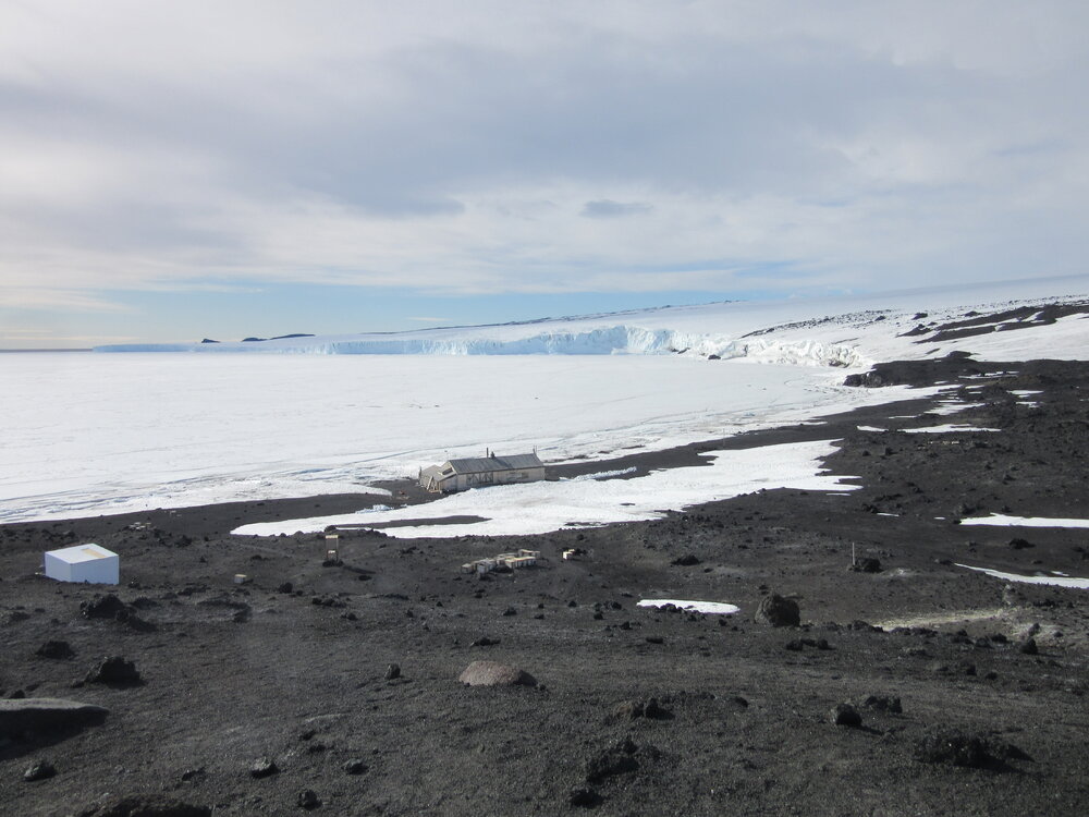 2015-16 Scott's 'Terra Nova' hut and Home Beach (001)