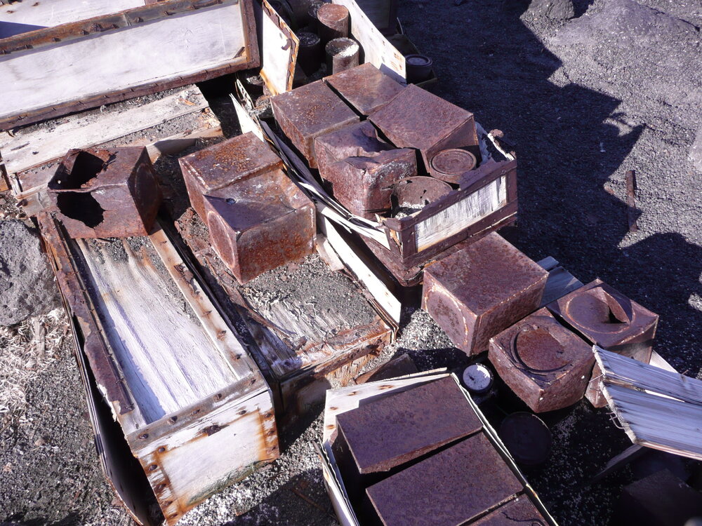 2010-11 Southern food cache, Cape Evans (004)