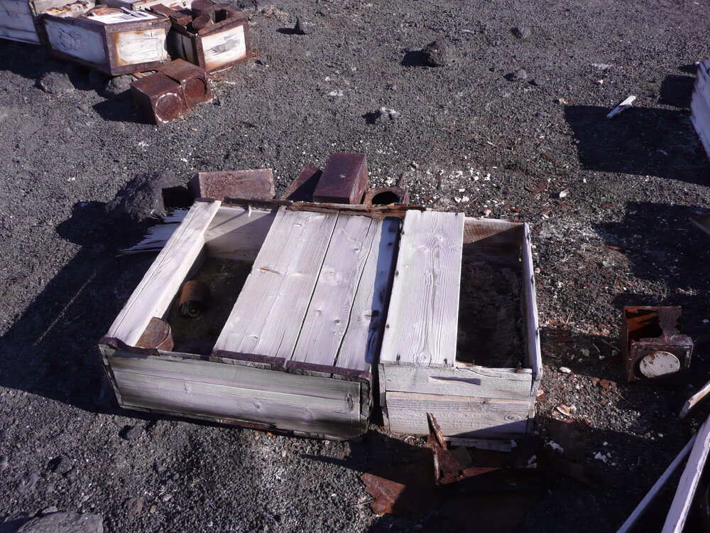 2010-11 Southern food cache, Cape Evans (005)