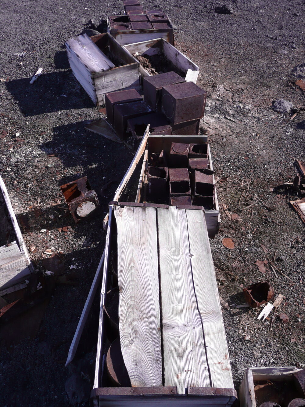 2010-11 Southern food cache, Cape Evans (006)