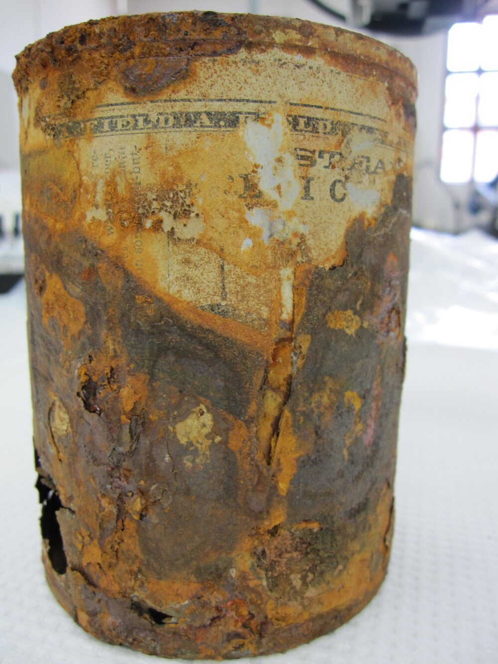 Tin and Label detail, before treatment (001)