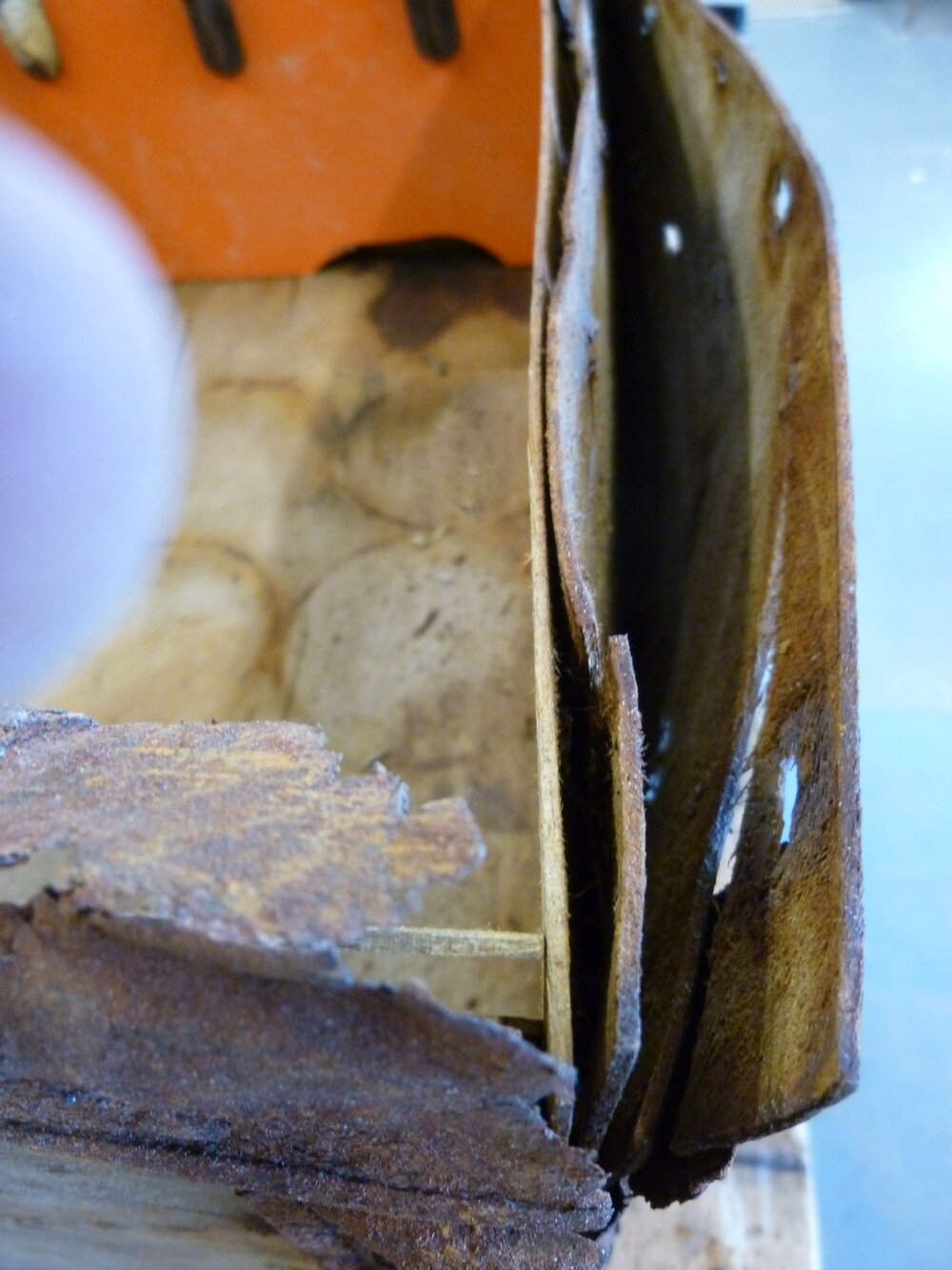 Detail of Venesta case to be repaired (005)