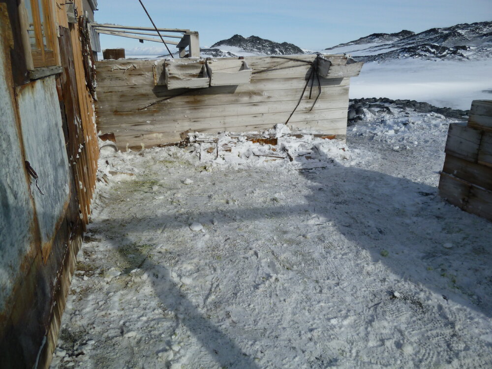 Stables at Shackleton's 'Nimrod' hut (002)