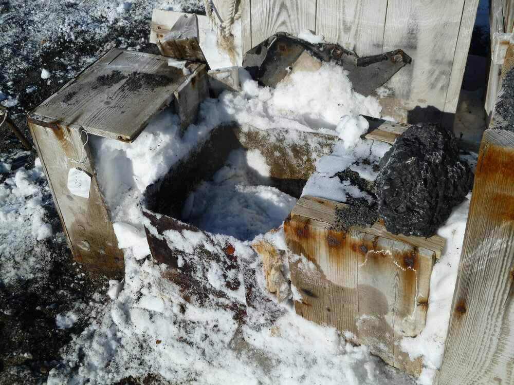 Fuel cache, Cape Evans (009)