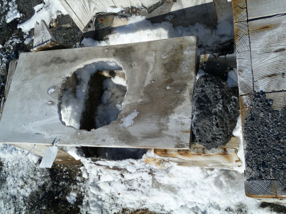Fuel cache, Cape Evans (011)