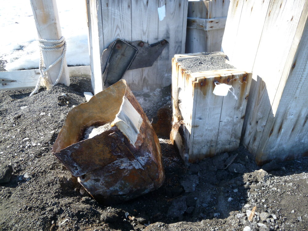 Fuel cache, Cape Evans (012)