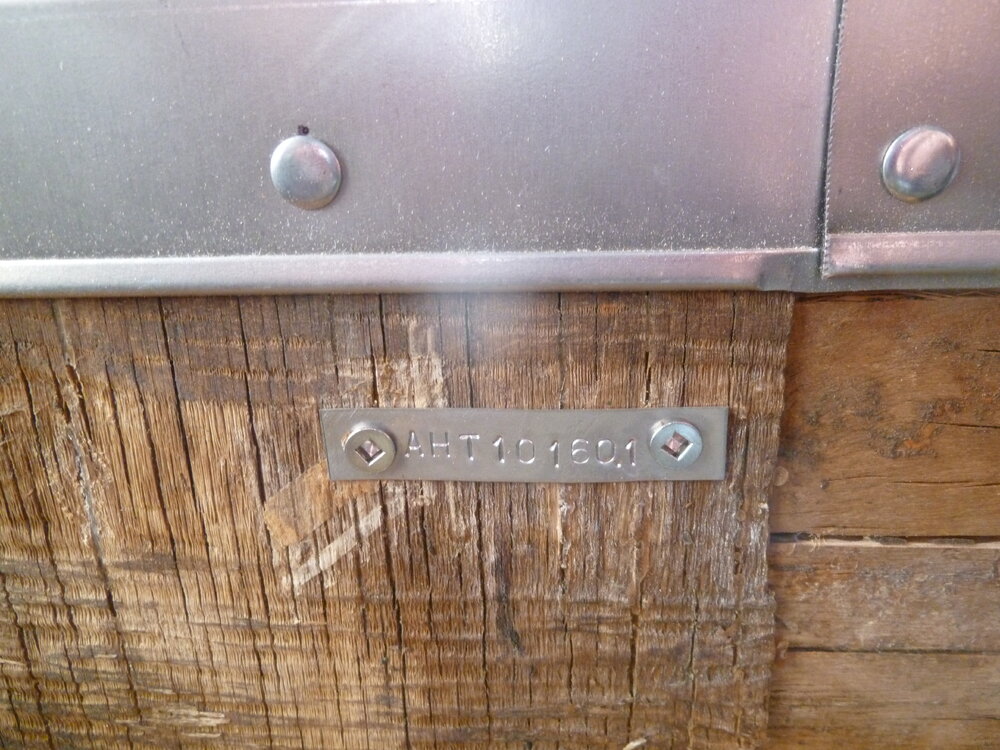 Repaired Venesta case detail