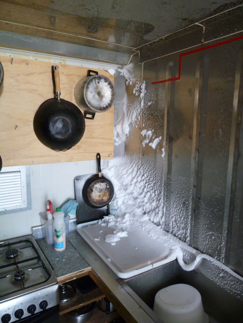 Snow ingress in field kitchen (001)