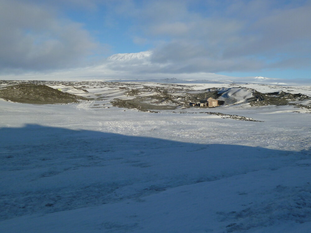 Cape Royds, Mount Erebus and Shackleton's 'Nimrod' hut (001)