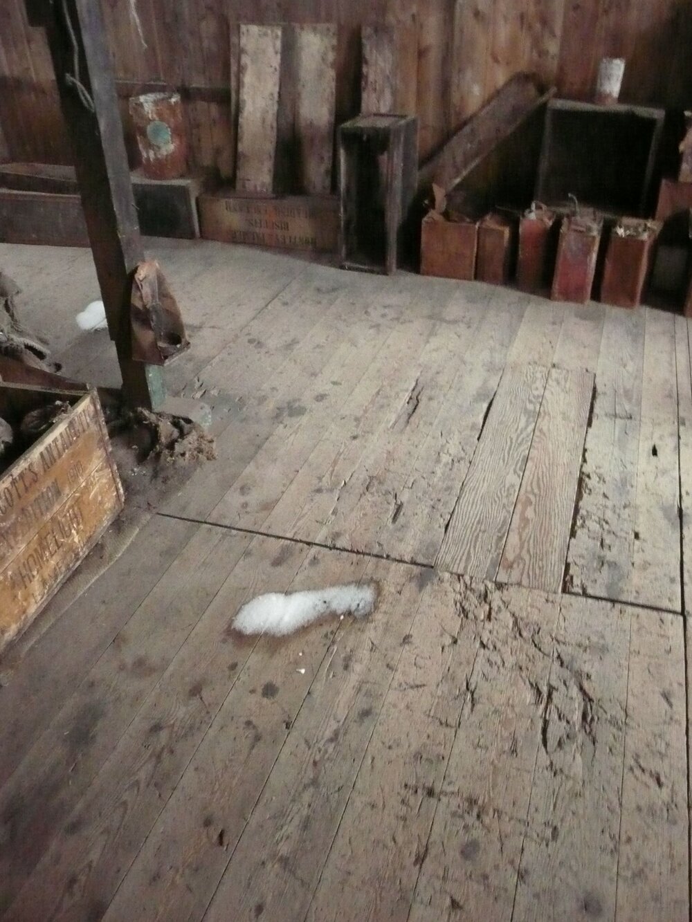 Snow ingress, Scott's 'Discovery' hut 