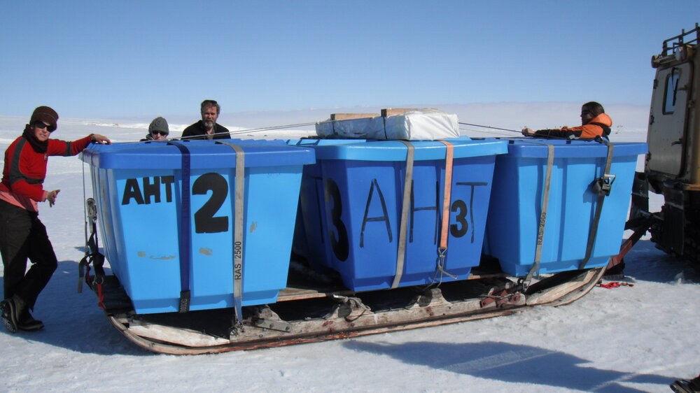 Transporting AHT cubers (002)