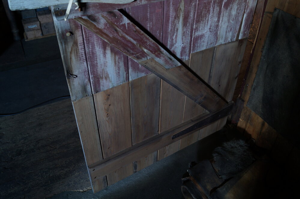 Toning of door 5, Scott's 'Terra Nova' hut (005)