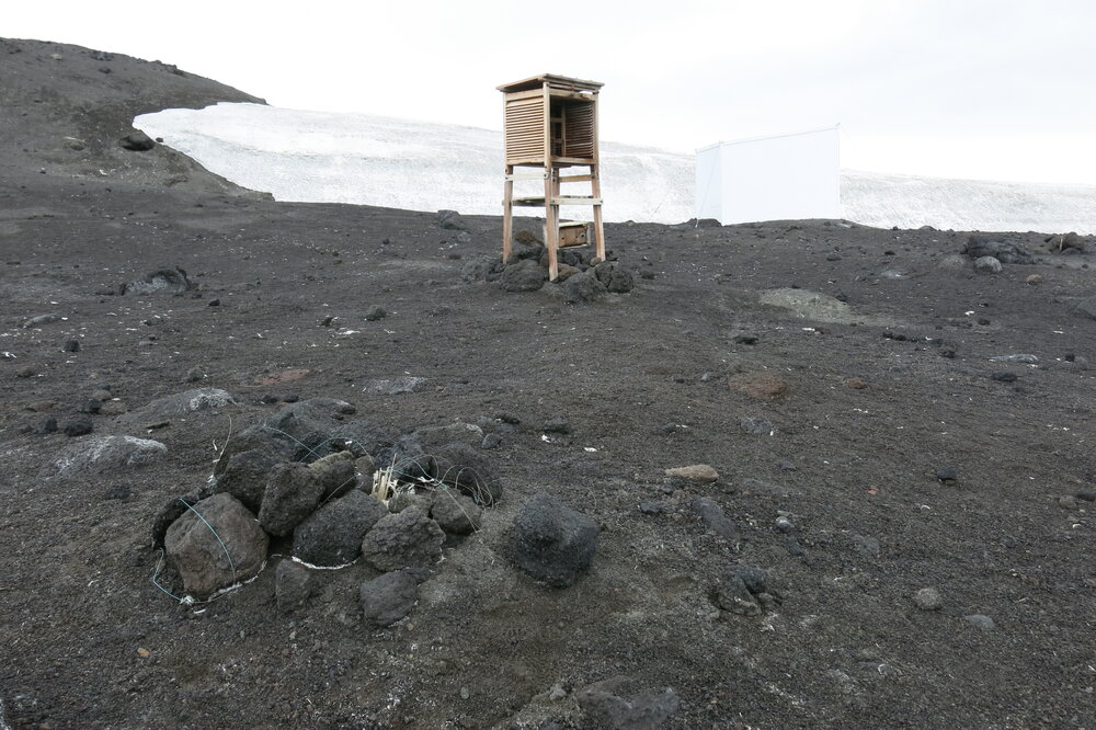 2013-14 Wire in the environment at Cape Evans (004)