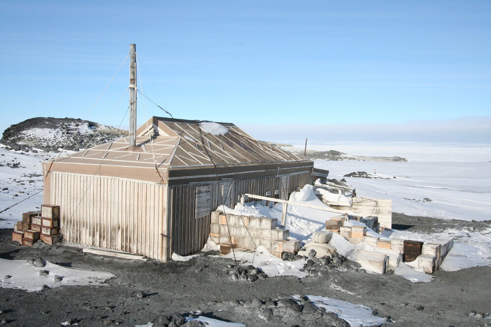 2012-13 Shackleton's 'Nimrod' hut inspection, exterior (001)