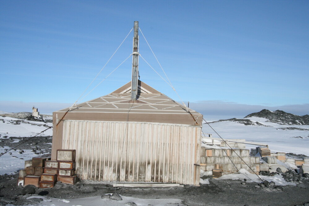 2012-13 Shackleton's 'Nimrod' hut inspection, exterior (002)