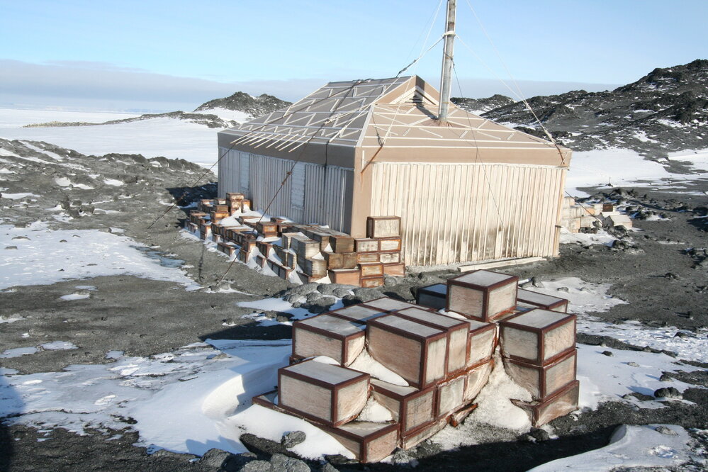 2012-13 Shackleton's 'Nimrod' hut inspection, exterior (003)