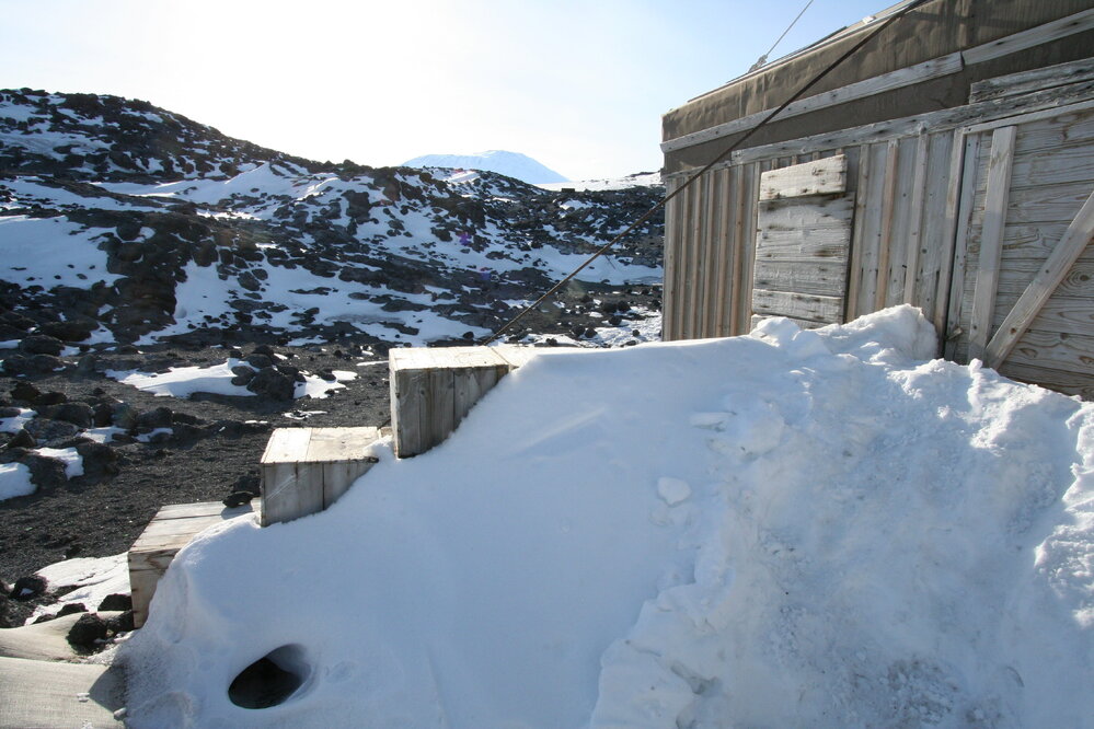 2012-13 Shackleton's 'Nimrod' hut inspection, exterior (010)