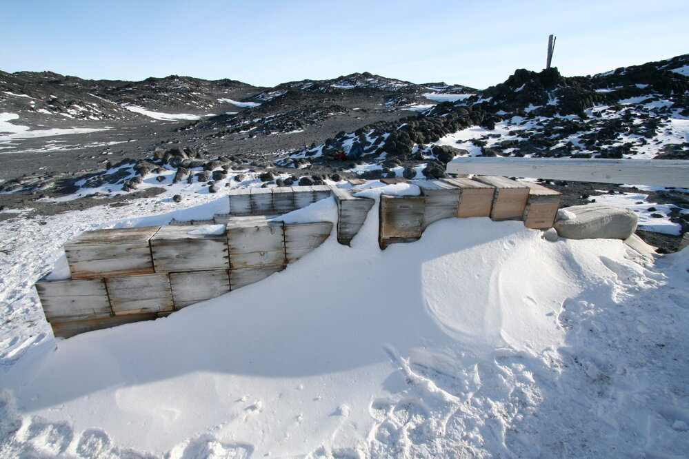 2012-13 Shackleton's 'Nimrod' hut inspection, exterior (011)