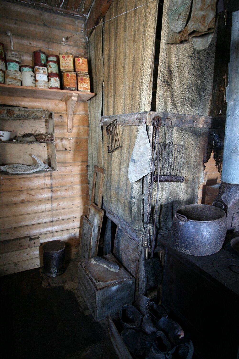 2012-13 Shackleton's 'Nimrod' hut inspection, interior (008)