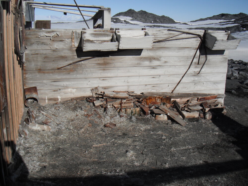 Stables of Shackleton's 'Nimrod' hut (003)