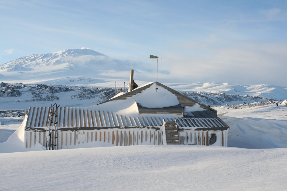 Snow build-up on Scott's 'Terra Nova' hut (001)