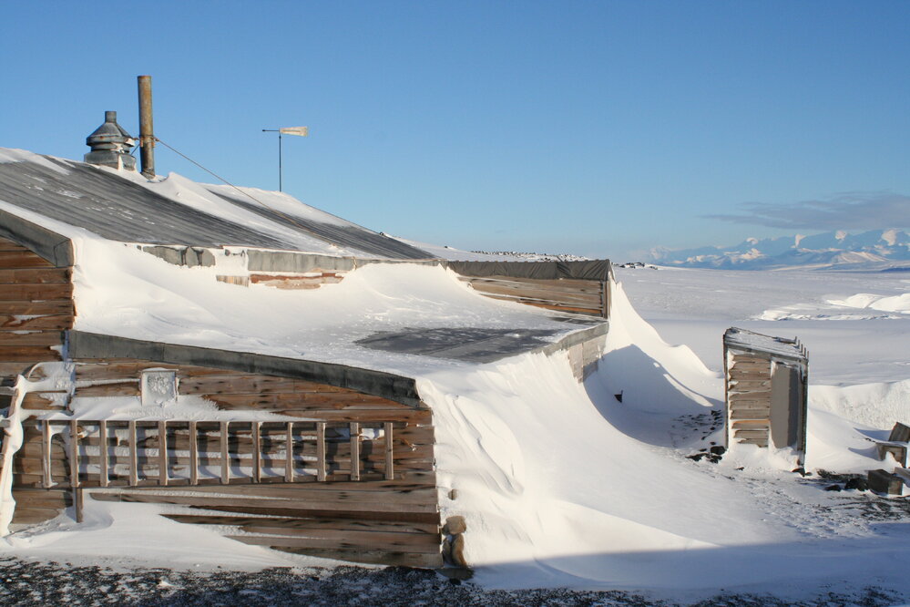 Snow build-up on Scott's 'Terra Nova' hut (004)