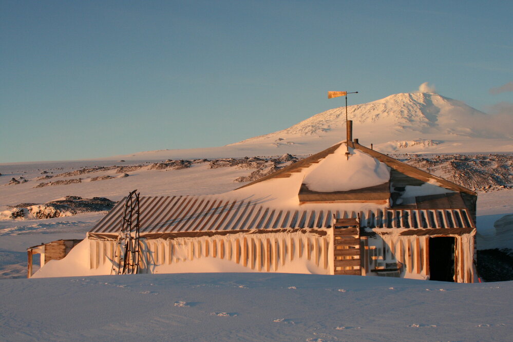 Snow build-up on Scott's 'Terra Nova' hut (006)