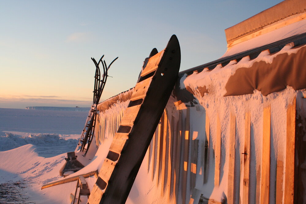 Snow build-up on Scott's 'Terra Nova' hut (008)