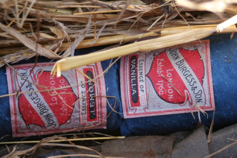 Venesta case contents