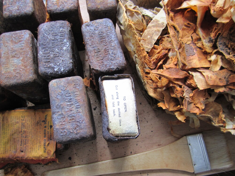 Southern Food cache box detail