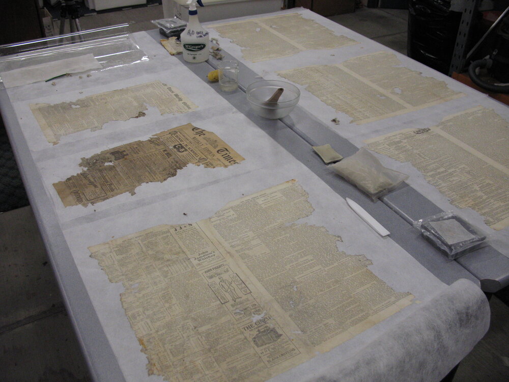 Lining newspapers (001)