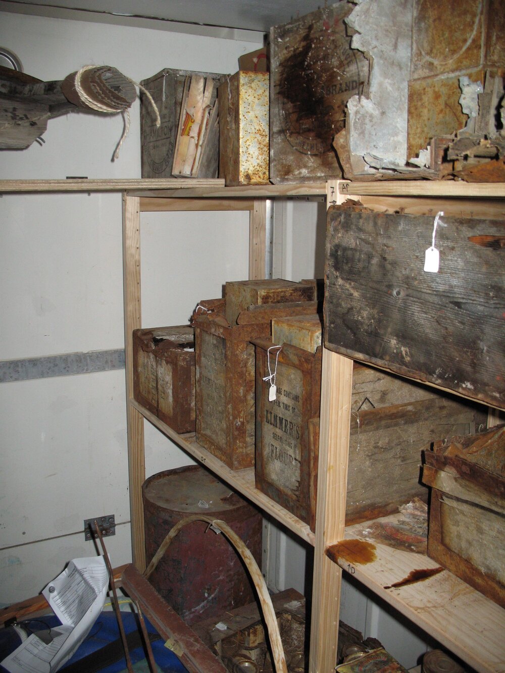 Artefacts stored in container AHT2, Scott Base (004)