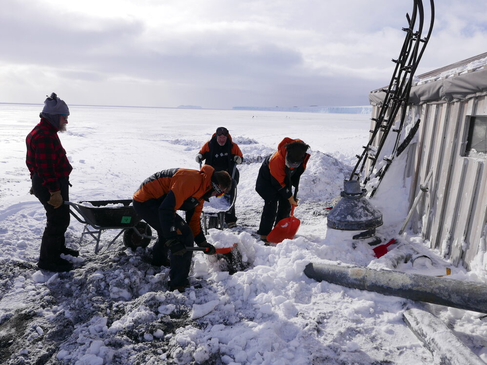 2017-18 Scott's 'Terra Nova' hut, conservators at work, AHT staff removing snow