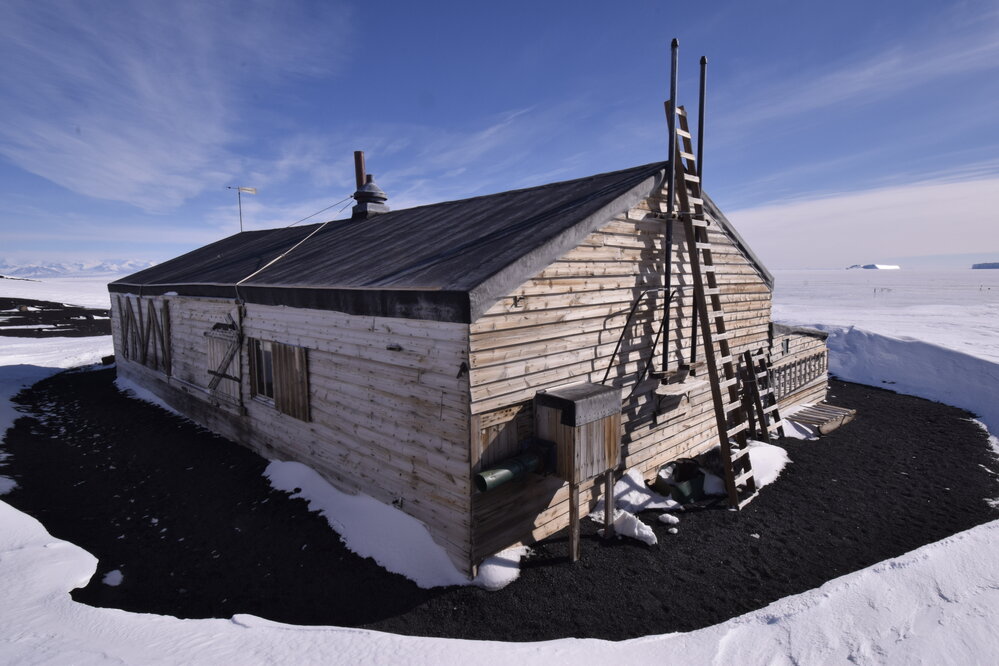 2017-18 Scott's 'Terra Nova hut, South and East elevations