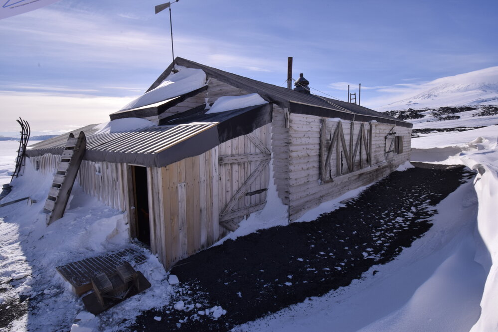 2017-18 Scott's 'Terra Nova hut, South and West elevations
