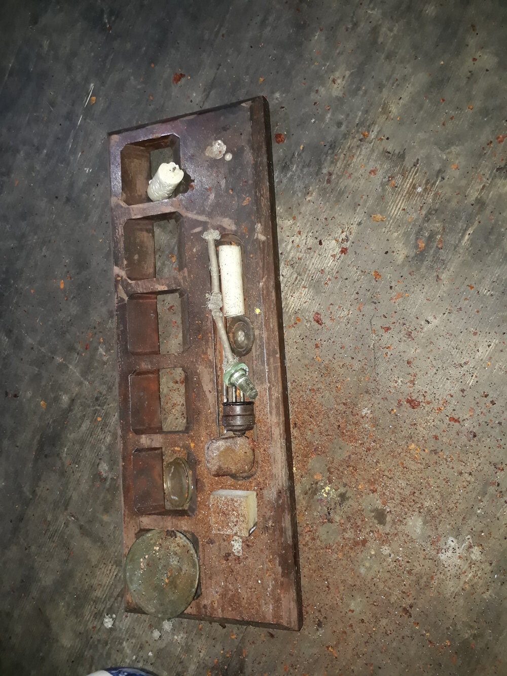 2017-18 Scott's 'Terra Nova' hut, monitoring, Wardroom table artefact