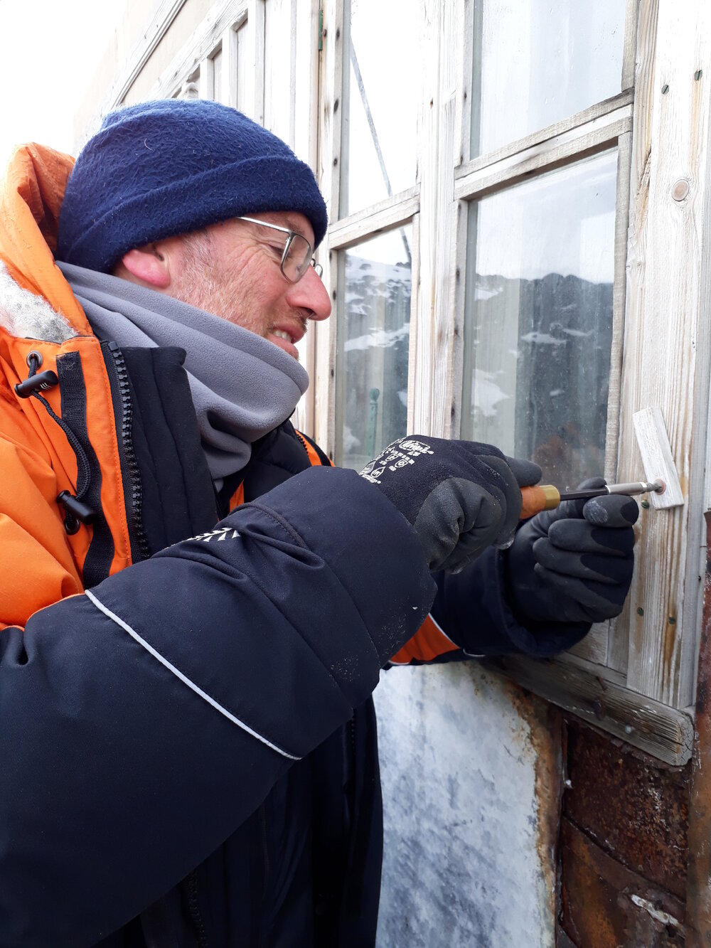 2017-18 Shackleton's 'Nimrod' hut, conservators at work, Heritage Carpenter Geoff Cooper