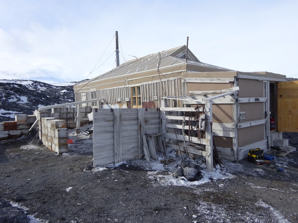 2017-18 Shackleton's 'Nimrod' hut, exterior, North-west corner