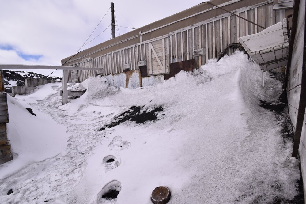 2017-18 Shackleton's 'Nimrod' hut, exterior, snow build-up in Stables