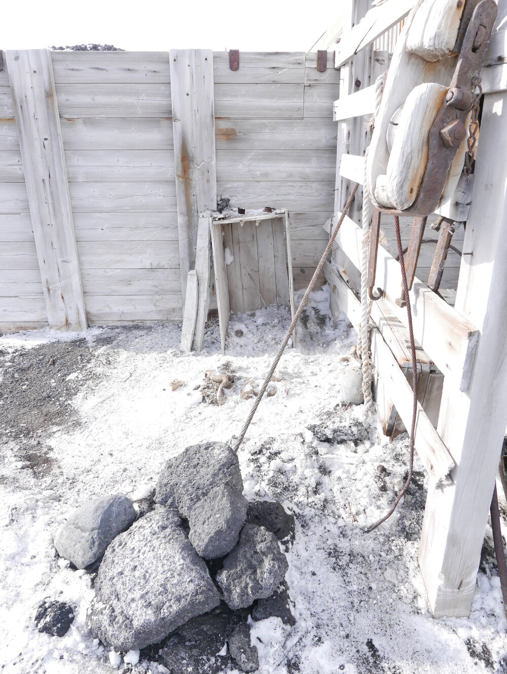 2017-18 Shackleton's 'Nimrod' hut, exterior, area adjacent to Latrine