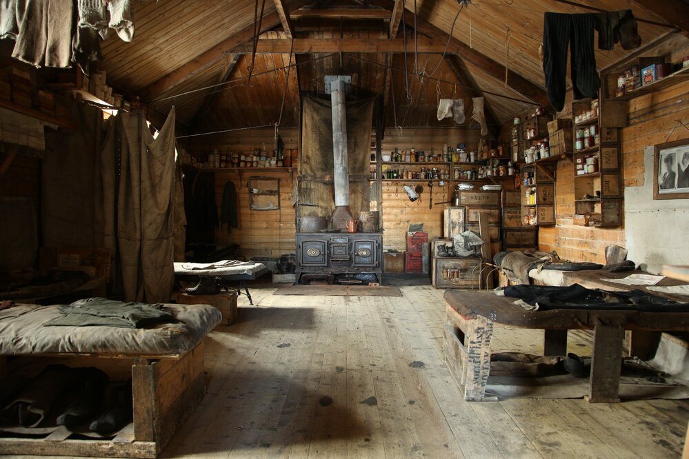 2017-18 Shackleton's 'Nimrod' hut, interior, Main room