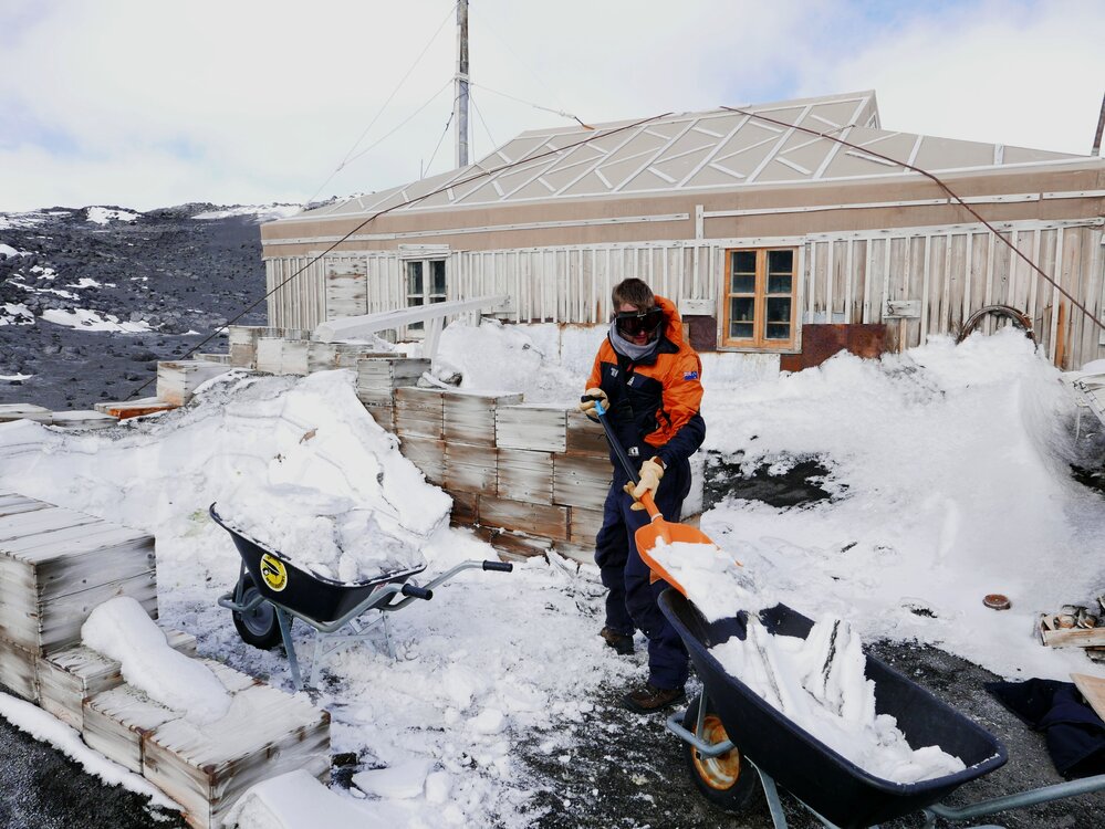 2017-18 Shackleton's 'Nimrod' hut, snow removal, Youth Ambassador Chris Ansin