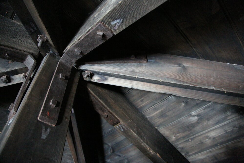 2017-18 Scott's 'Discovery' hut, interior, central post metal fixings